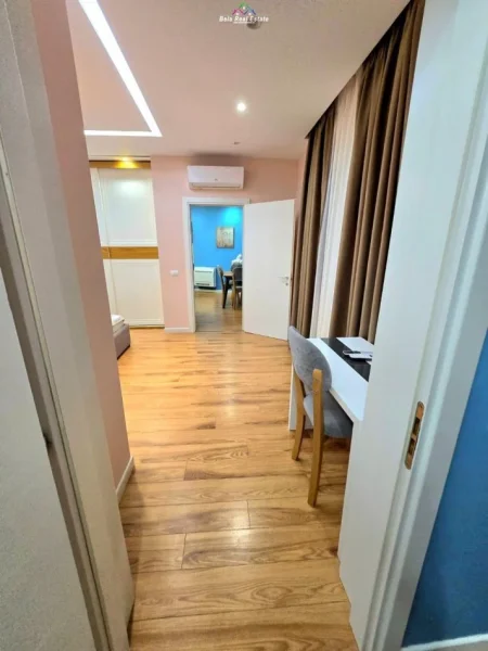 Tirane, jepet me qera apartament 2+1 Kati 3, 120 m² 650 € (Liqeni i thate, Kapiten Mir Zoti)
