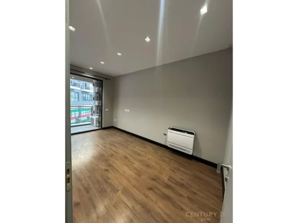 Tirane, jap me qera zyre+ Post Parkimi , 115 m² 1.400 € (Rruga e Kosovarëve)