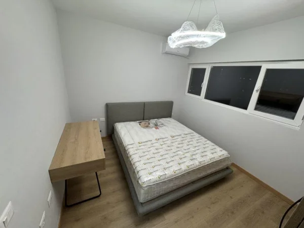 Tirane, jepet me qera apartament 1+1+Ballkon Kati 5, 61 m² 500 € (5 MAJI)