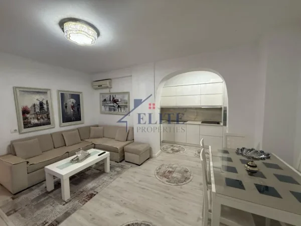 Tirane, jepet me qera apartament 1+1+Ballkon Kati 5, 62 m² 500 € (Ali Demi)