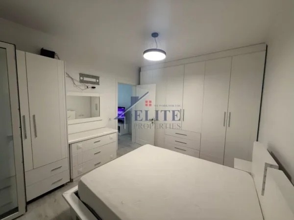 Tirane, jepet me qera apartament 1+1+Ballkon Kati 5, 62 m² 500 € (Ali Demi)