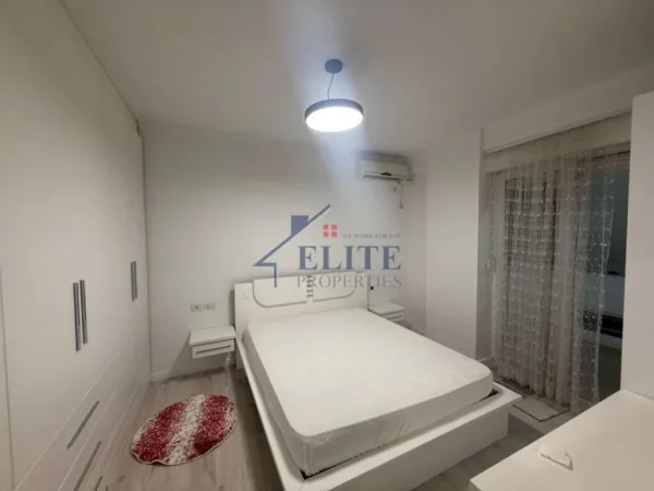 Tirane, jepet me qera apartament 1+1+Ballkon Kati 5, 62 m² 500 € (Ali Demi)