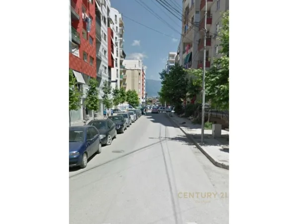 Tirane, jepet me qera dyqan Kati 0, 38 m² 450 € (Mistomame)