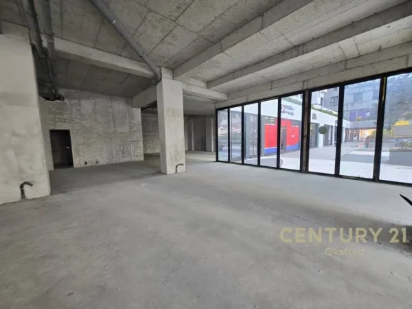 Tirane, jepet me qera lokal Kati 0, 200 m² 3.650 € (Squer 21)