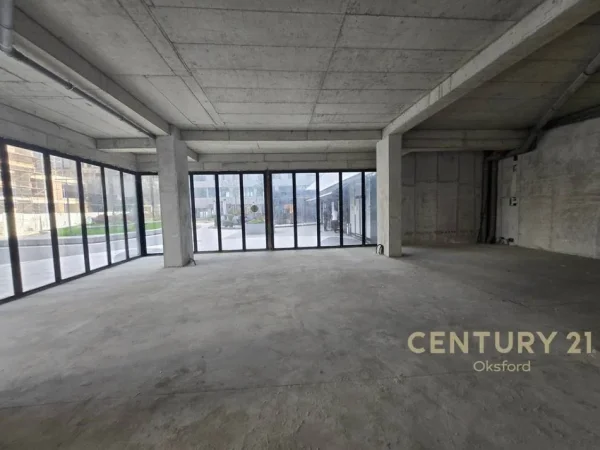 Tirane, jepet me qera ambjent biznesi Kati 0, 156 m² 2.750 € (SQUARE 21)