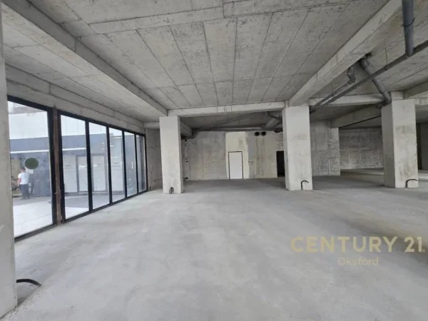 Tirane, jepet me qera ambjent biznesi Kati 0, 156 m² 2.750 € (SQUARE 21)