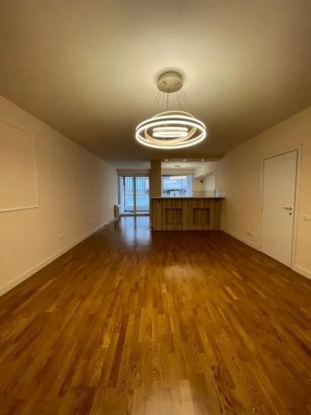 Tirane, jepet me qera apartament 2+1+Ballkon Kati 2, 145 m² 1.000 € (KOPSHTI BOTANIK)