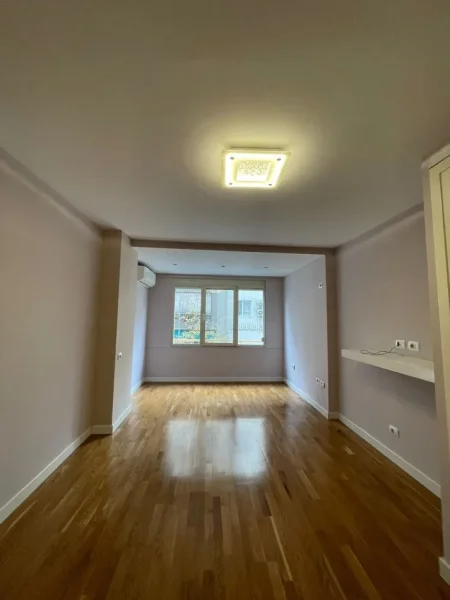 Tirane, jepet me qera apartament 2+1+Ballkon Kati 2, 145 m² 1.000 € (KOPSHTI BOTANIK)