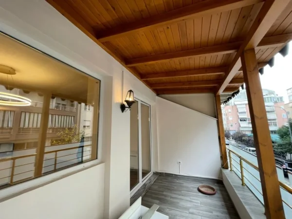 Tirane, jepet me qera apartament 2+1+Ballkon Kati 2, 145 m² 1.000 € (KOPSHTI BOTANIK)