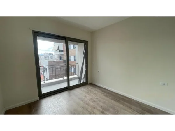 Tirane, shitet apartament 1+1 Kati 6, 56 m² 140.000 € (Shkolla e Kuqe)
