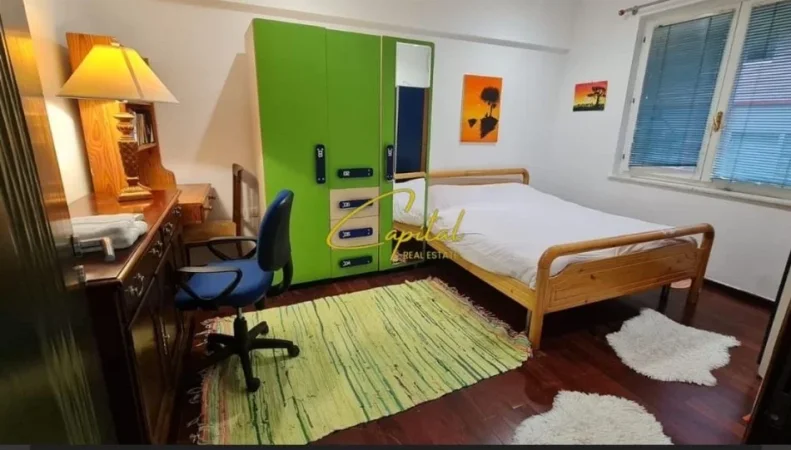 Tirane, jepet me qera apartament 1+1 Kati 2, 60 m² 600 € (ISH BLLOKU)