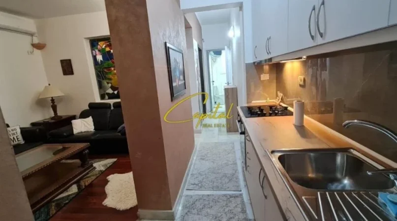 Tirane, jepet me qera apartament 1+1 Kati 2, 60 m² 600 € (ISH BLLOKU)