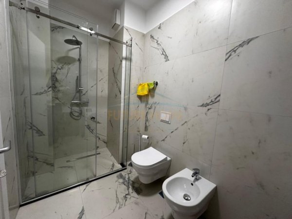 Tirane, jepet me qera 1+1 Kati 3, 68 m² 1.000 € (Liqeni i Thate)