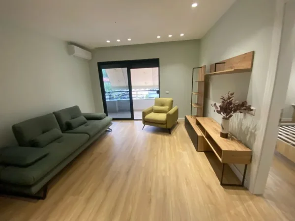 Tirane, jepet me qera apartament 1+1+Ballkon Kati 2, 64 m² 750 € (KOMUNA E PARISIT)