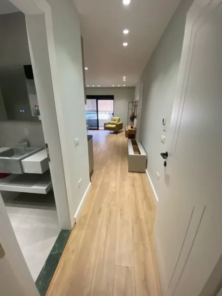 Tirane, jepet me qera apartament 1+1+Ballkon Kati 2, 64 m² 750 € (KOMUNA E PARISIT)