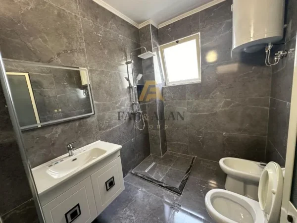 Shkembi Kavajes, shitet apartament 1+1+garazh Kati 3, 65 m² 145.000 € (Shkembi i Kavajes)