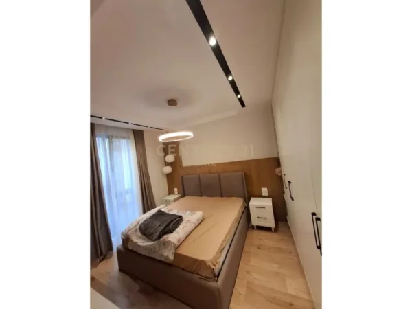 Tirane, shitet apartament 2+1 , (Porcelan)