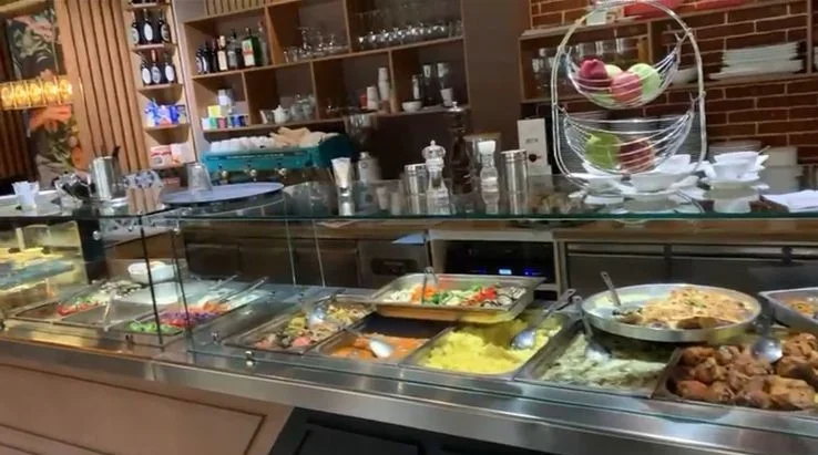 Tirane, jepet me qera bar-resorant Kati 0, 160 m² 1.500 € (LAPRAKE)