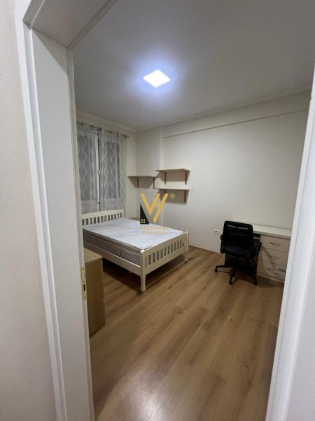 Tirane, jepet me qera apartament 2+1+Ballkon Kati 2, 80 m² 600 € (ISH FUSHA AVIACIONIT)