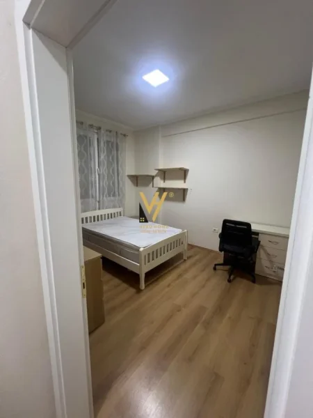 Tirane, jepet me qera apartament 2+1+Ballkon Kati 2, 80 m² 600 € (ISH FUSHA AVIACIONIT)
