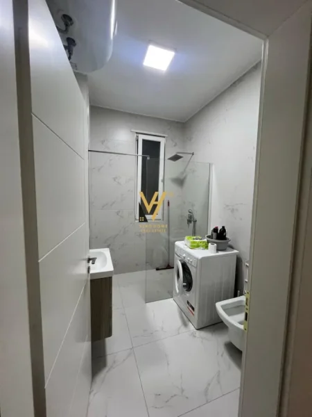 Tirane, jepet me qera apartament 2+1+Ballkon Kati 2, 80 m² 600 € (ISH FUSHA AVIACIONIT)