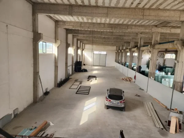 Tirane, jepet me qera magazine Kati 0, 7.800 m² 1.800 € (FUSHE KRUJE)