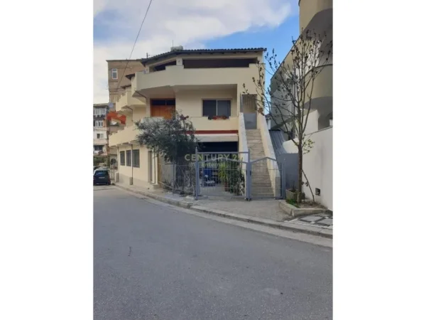 Tirane, shitet Vile 2+1+Aneks Kati 3, 330.000 € (RRUGA NIKO AVRAMI)