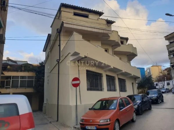 Tirane, shitet Vile 2+1+Aneks Kati 3, 330.000 € (RRUGA NIKO AVRAMI)