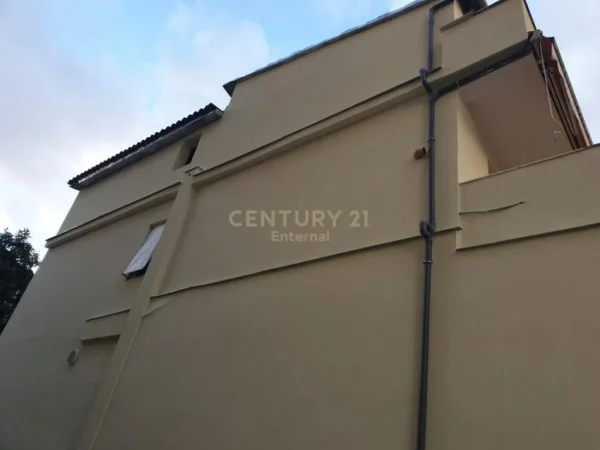 Tirane, shitet Vile 2+1+Aneks Kati 3, 330.000 € (RRUGA NIKO AVRAMI)