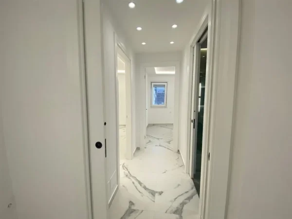 Tirane, jepet me qera zyre Kati 7, 106 m² 1.050 € (MINE PEZA)