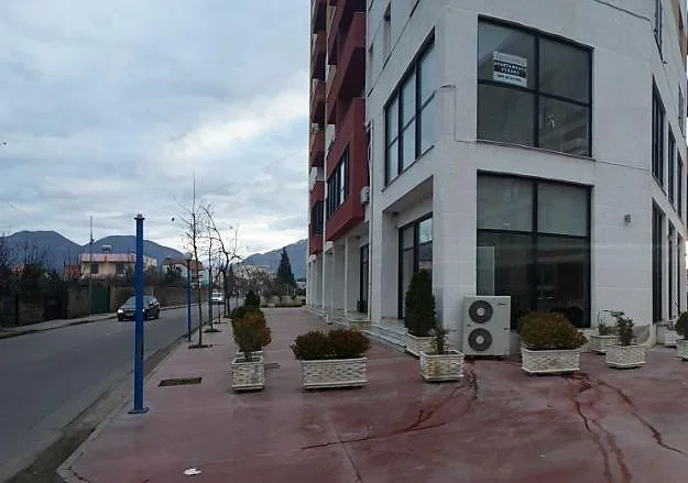 Tirane, shitet apartament 2+1+Ballkon Kati 3, 96 m² 83.000 € (Demokracia)