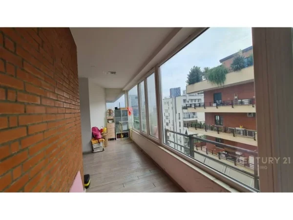 Tirane, jepet me qera apartament 2+1 Kati 10, 165 m² 1.800 € (ISH BLLOK)
