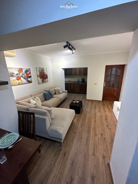 Tirane, jepet me qera apartament 2+1+BLK Kati 3, 100 m² 600 Euro (Stacioni i trenit)