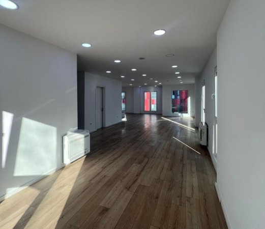 Tirane, jepet me qera ambjent biznesi Kati 2, 120 m² 2.300 € (Rruga Elbasanit)