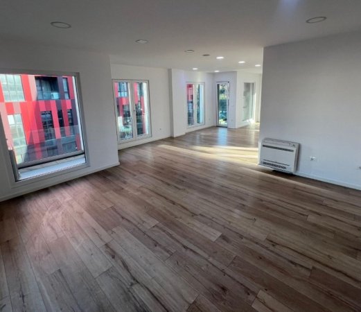 Tirane, jepet me qera ambjent biznesi Kati 2, 120 m² 2.300 € (Rruga Elbasanit)