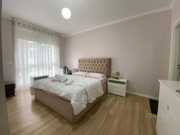 Tirane, jepet me qera apartament 2+1 Kati 2, 104 m² 800 € (DEON BOSKO)