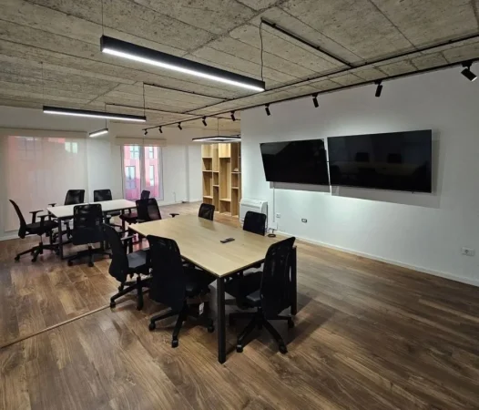 Tirane, jepet me qera ambjent biznesi Kati 3, 120 m² 2.500 € (Rruga e Elbasanit, Tiranë.)