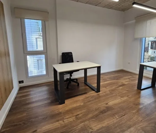 Tirane, jepet me qera ambjent biznesi Kati 3, 120 m² 2.500 € (Rruga e Elbasanit, Tiranë.)