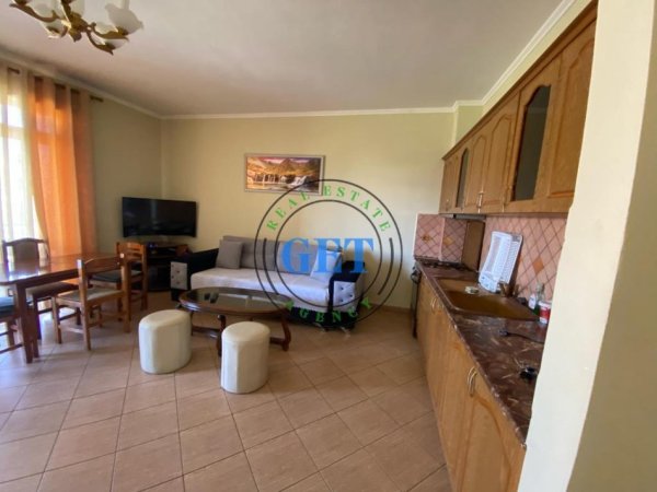 Durres, jepet me qera apartament , 70 m² 300 € 
