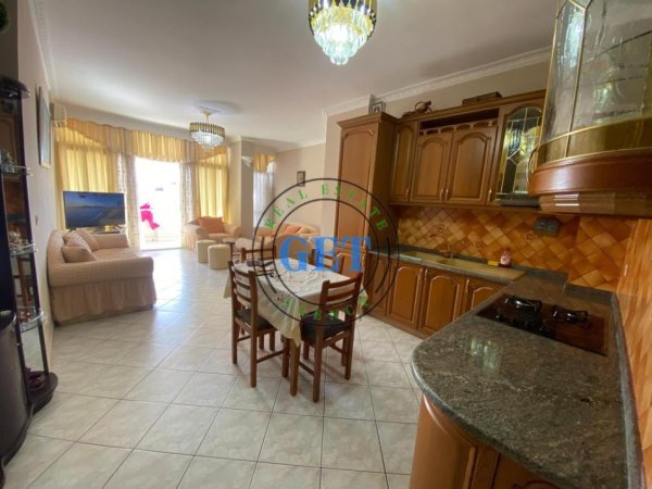 Durres, jepet me qera apartament 2+1 Kati 8, 107 m² 450 € 