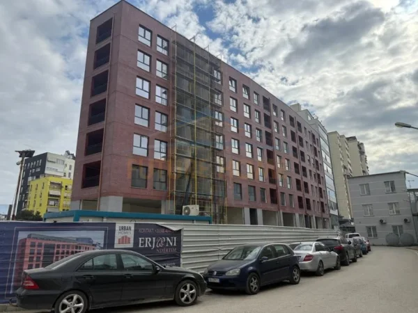 shitet apartament 5+1+Ballkon Kati 3, 200 m² 360.000 € (Stacioni Trenit)