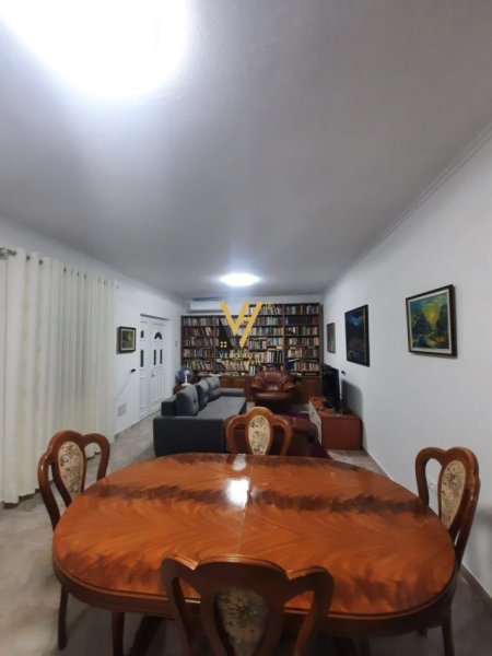 Tirane, jepet me qera apartament 2+1+Ballkon Kati 0, 100 m² 1.300 € (QENDER)