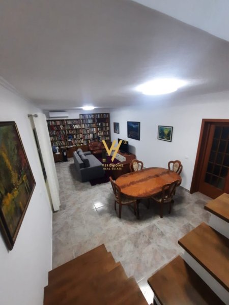 Tirane, jepet me qera apartament 2+1+Ballkon Kati 0, 100 m² 1.300 € (QENDER)