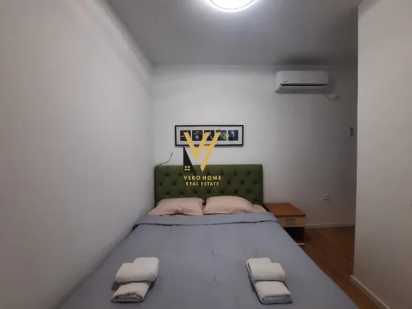 Tirane, jepet me qera apartament 2+1+Ballkon Kati 0, 100 m² 1.300 € (QENDER)