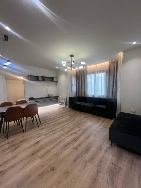 Tirane, jepet me qera apartament 2+1+Ballkon Kati 2, 82 m² 700 € (Selite)