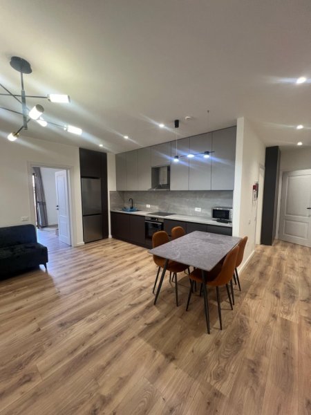Tirane, jepet me qera apartament 2+1+Ballkon Kati 2, 82 m² 700 € (Selite)