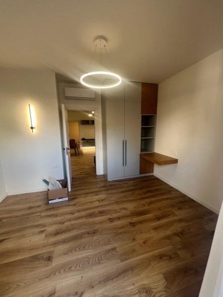 Tirane, jepet me qera apartament 2+1+Ballkon Kati 2, 82 m² 700 € (Selite)
