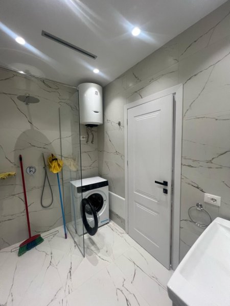 Tirane, jepet me qera apartament 2+1+Ballkon Kati 2, 82 m² 700 € (Selite)