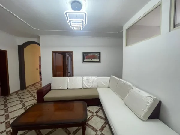 Tirane, jepet me qera shtepi 2+1+Ballkon Kati 2, 130 m² 600 € (Ali Dem prane ish Lokali Pirro Mani)