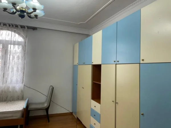 Tirane, jepet me qera shtepi 2+1+Ballkon Kati 2, 130 m² 600 € (Ali Dem prane ish Lokali Pirro Mani)